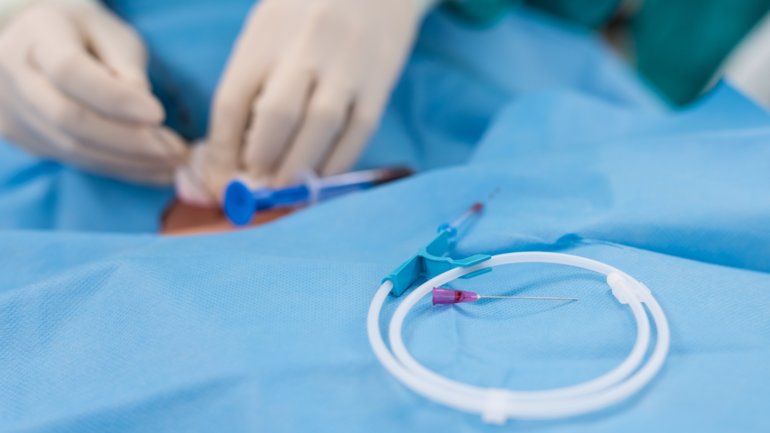 Gallery Central venous catheter – insertion and dressing
